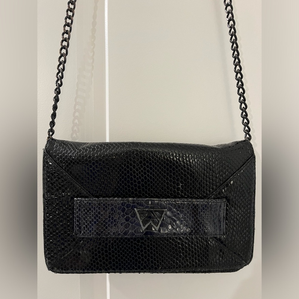 Kelly Wynne Snakeskin Crossbody 🖤
